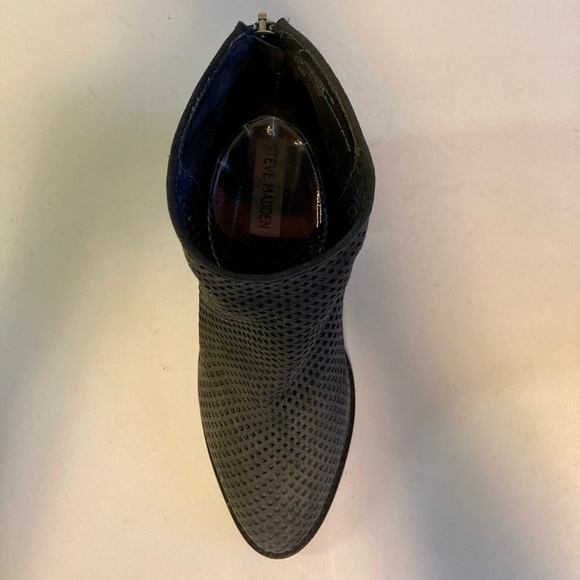 Steve Madden Grey Suede Heeled Ankle Booties size 9 - Picture 8 of 11